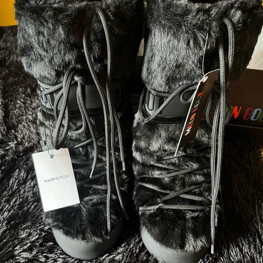 Faux fur moon boots